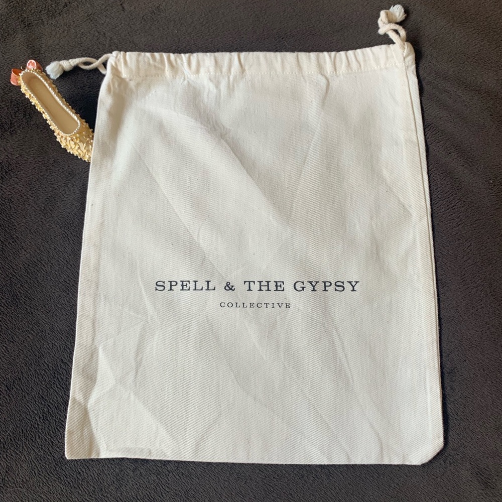SPELL & THE GYPSY creme’ color smaller drawstring dust bag VGUC++